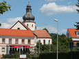Blick Cafe alte Schule und Ernstkirche